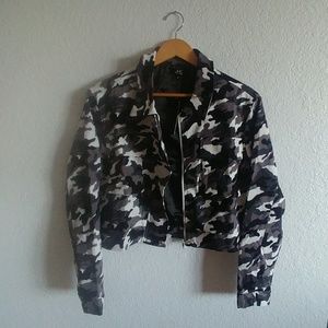 Cropped camo moto/bomber jacket